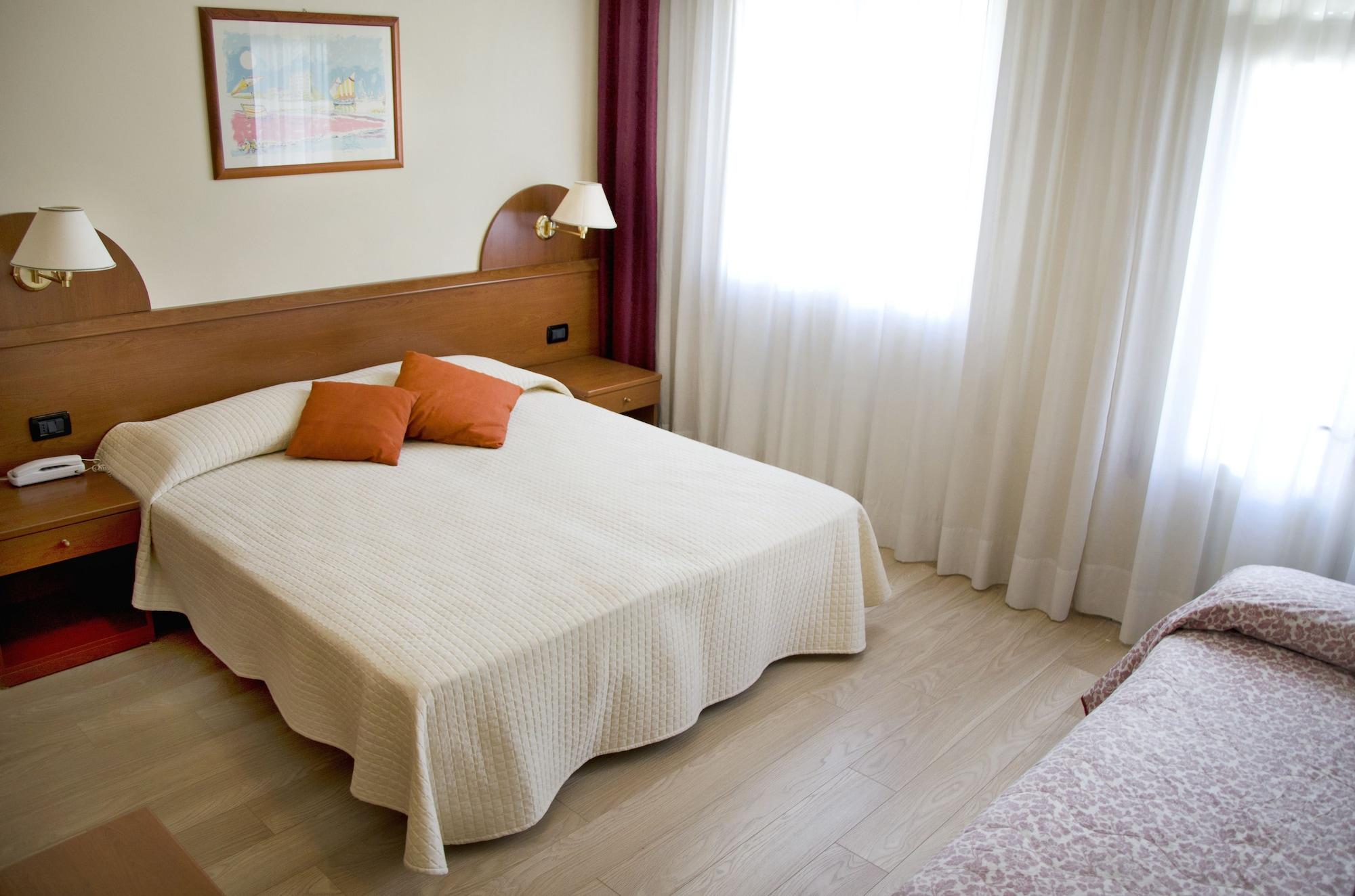 סוטומרינה Hotel Sole מראה חיצוני תמונה
