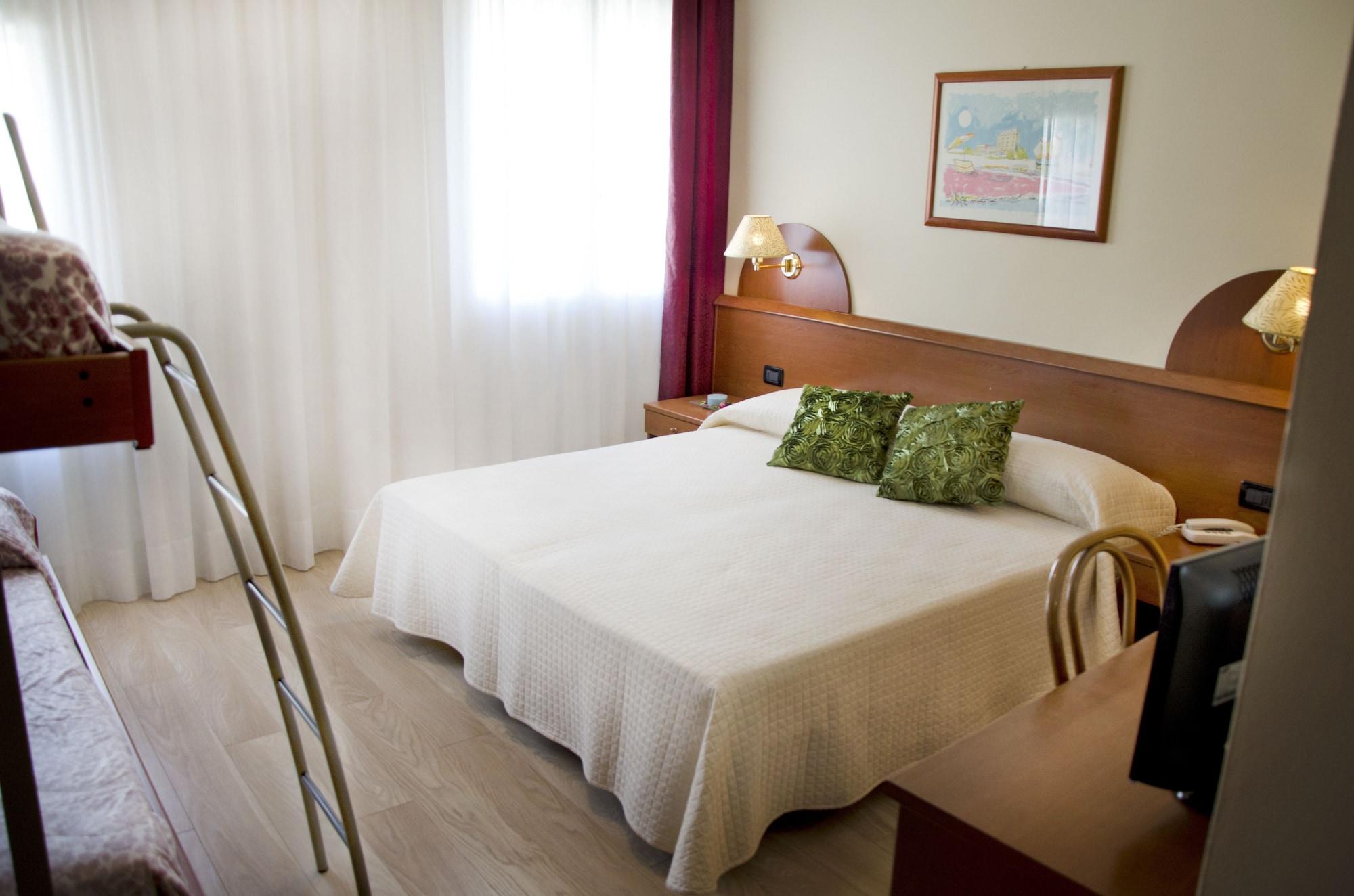 סוטומרינה Hotel Sole מראה חיצוני תמונה