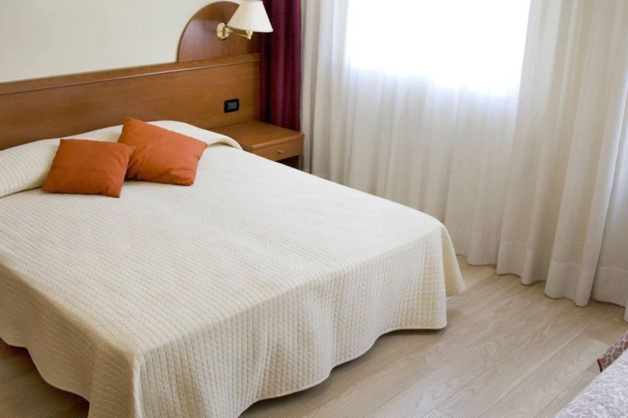 סוטומרינה Hotel Sole מראה חיצוני תמונה