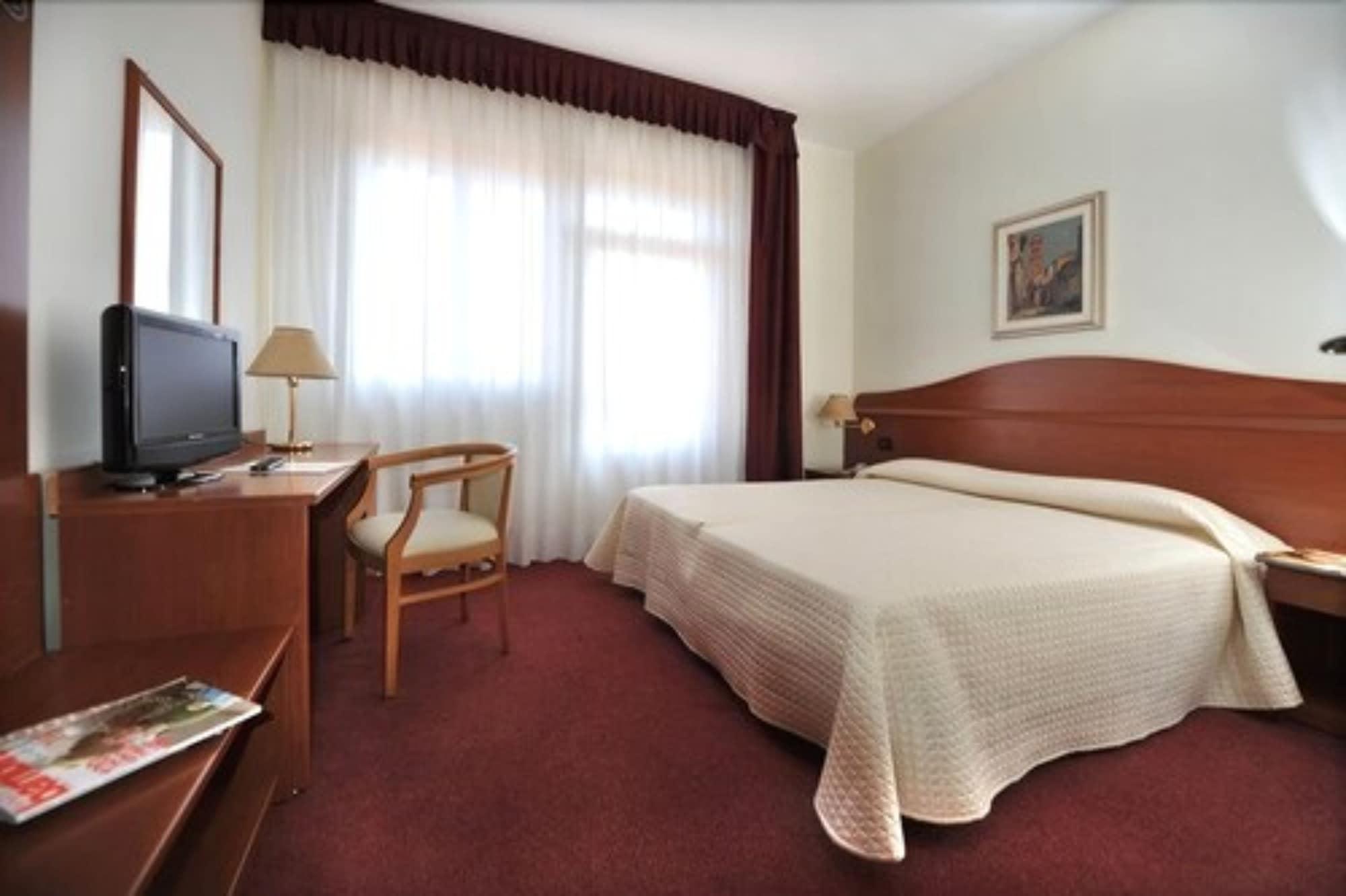 סוטומרינה Hotel Sole מראה חיצוני תמונה