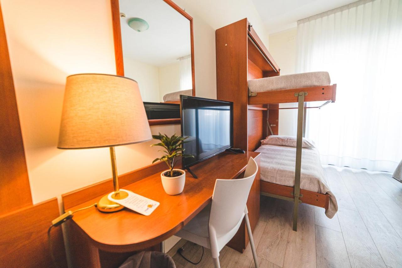 סוטומרינה Hotel Sole מראה חיצוני תמונה