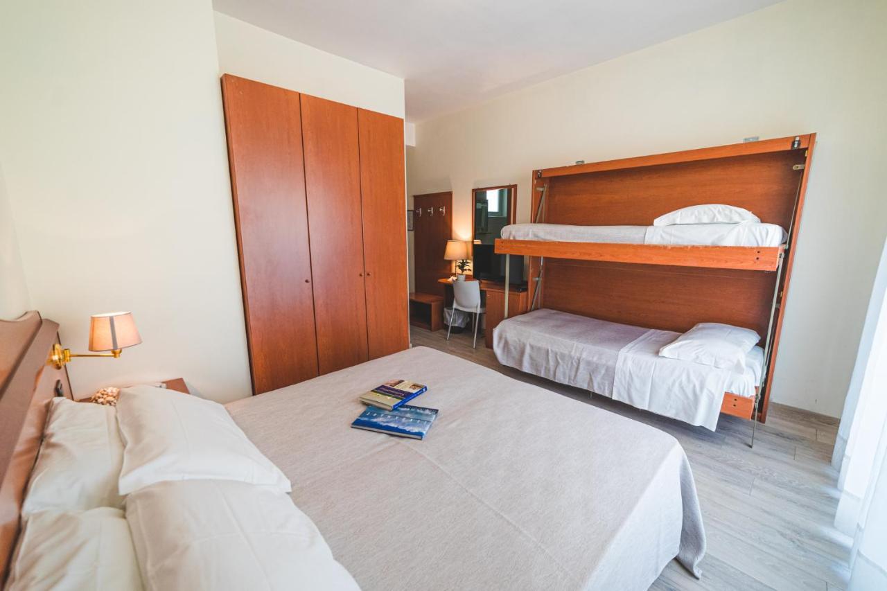 סוטומרינה Hotel Sole מראה חיצוני תמונה