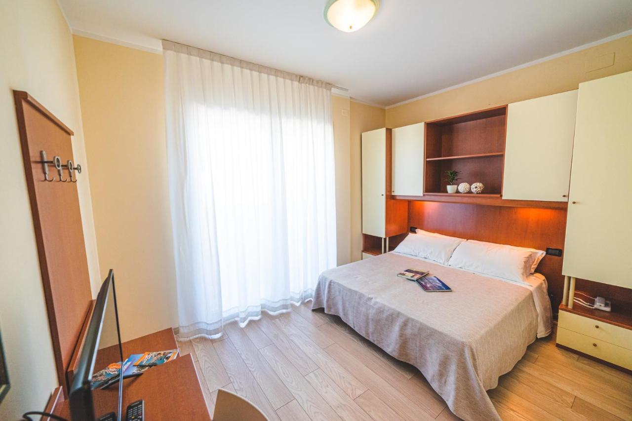 סוטומרינה Hotel Sole מראה חיצוני תמונה