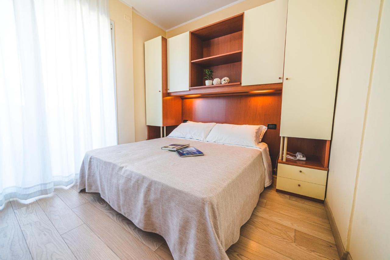 סוטומרינה Hotel Sole מראה חיצוני תמונה