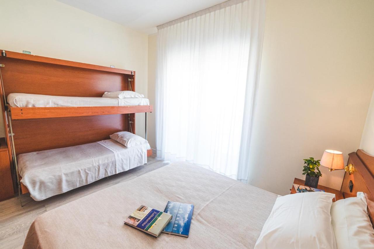 סוטומרינה Hotel Sole מראה חיצוני תמונה