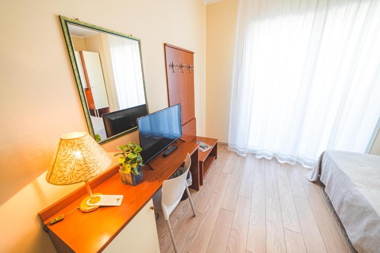 סוטומרינה Hotel Sole מראה חיצוני תמונה