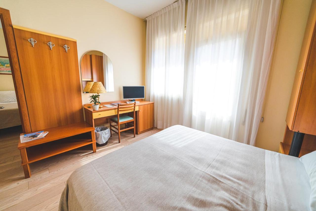 סוטומרינה Hotel Sole מראה חיצוני תמונה