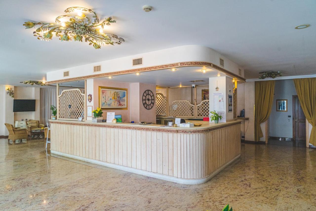 סוטומרינה Hotel Sole מראה חיצוני תמונה