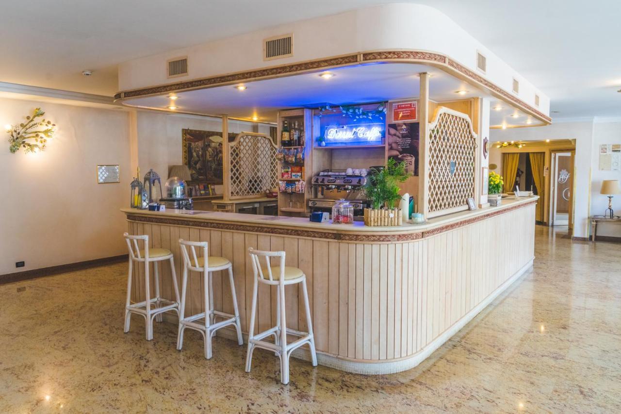 סוטומרינה Hotel Sole מראה חיצוני תמונה