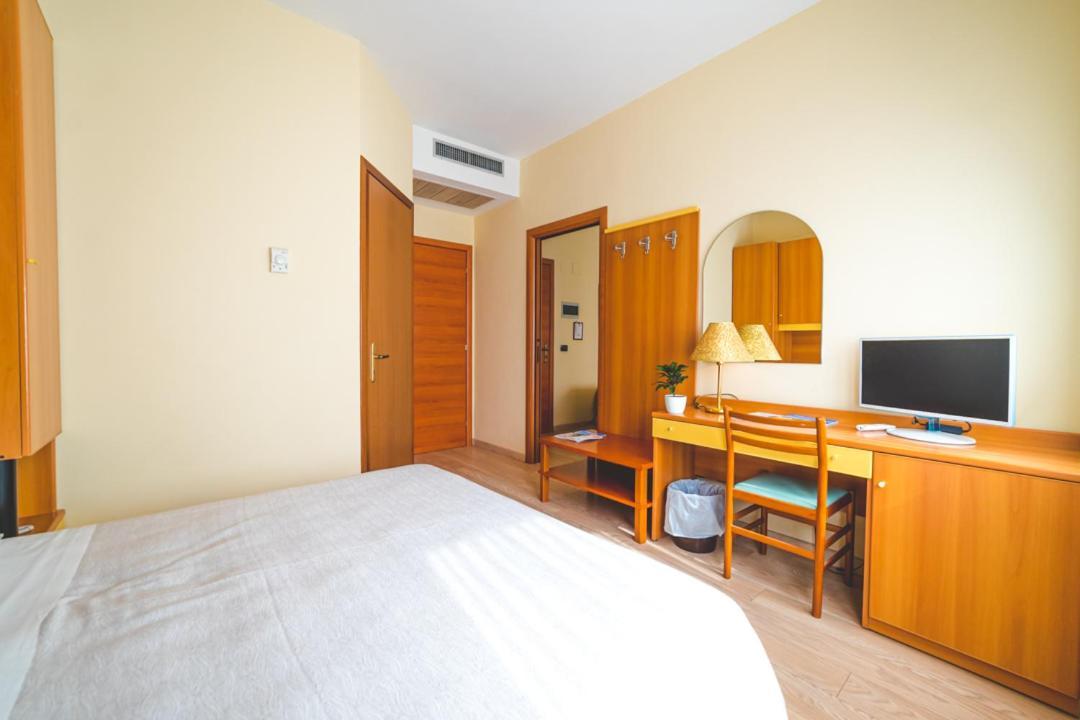 סוטומרינה Hotel Sole מראה חיצוני תמונה