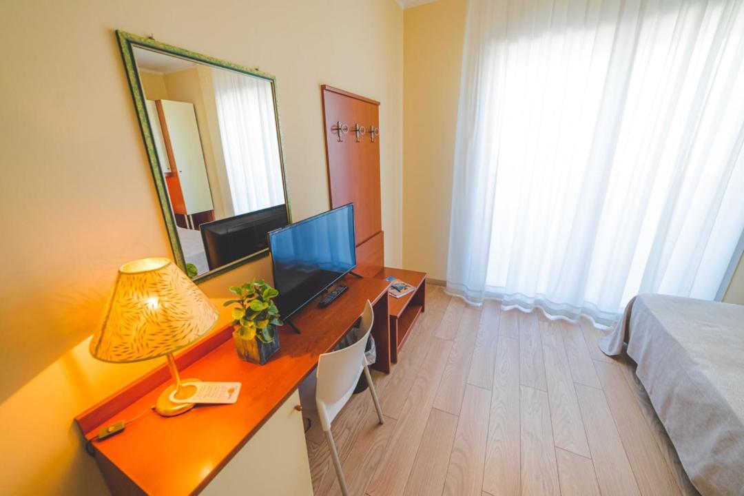 סוטומרינה Hotel Sole מראה חיצוני תמונה