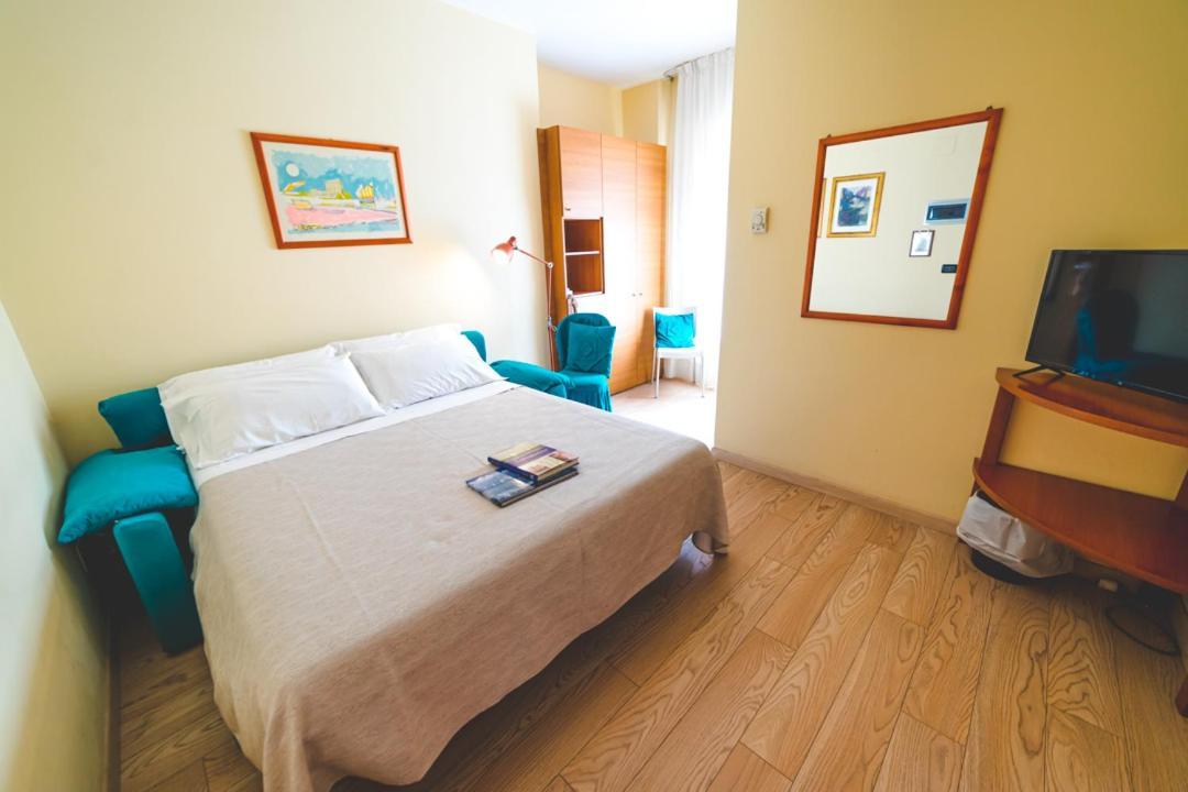 סוטומרינה Hotel Sole מראה חיצוני תמונה