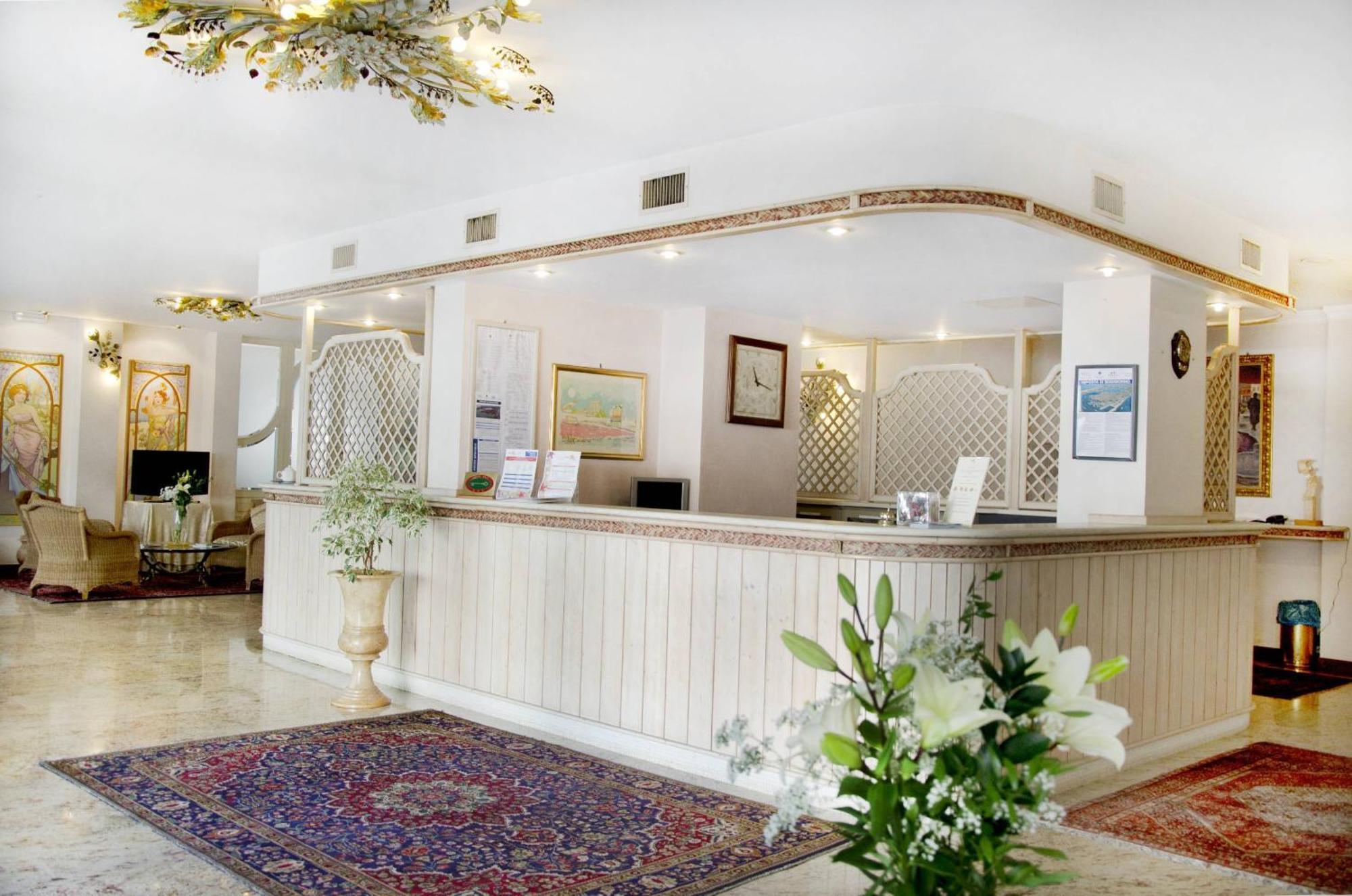 סוטומרינה Hotel Sole מראה חיצוני תמונה